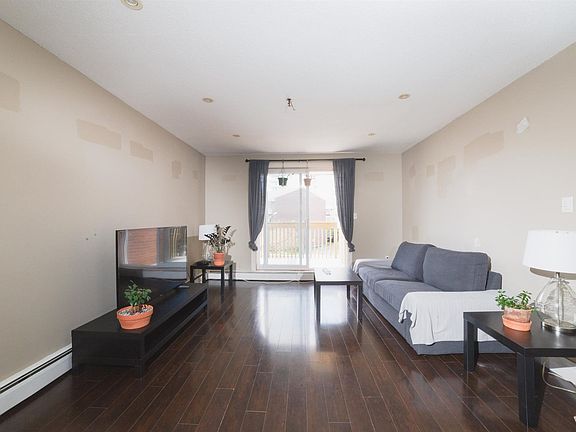 3rd image of 32 Veronica Dr #401