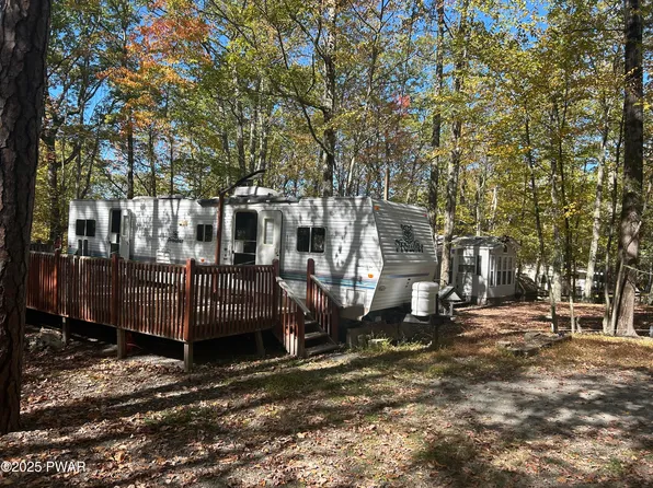 236 Village Dr E, Milford, PA 18337