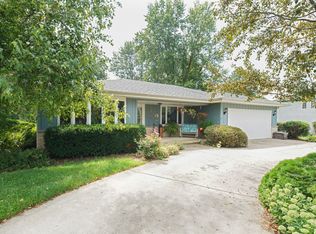 27W745 Timber Ln, West Chicago, IL 60185