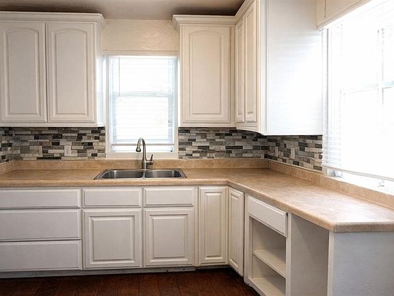 3rd image of 208 N Foster Ave