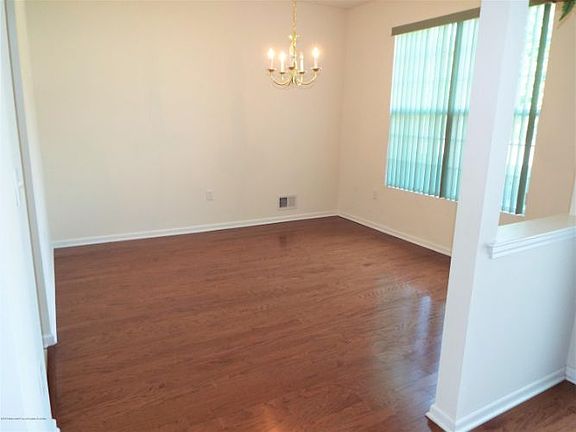 4th image of 37 Daffodil Dr
