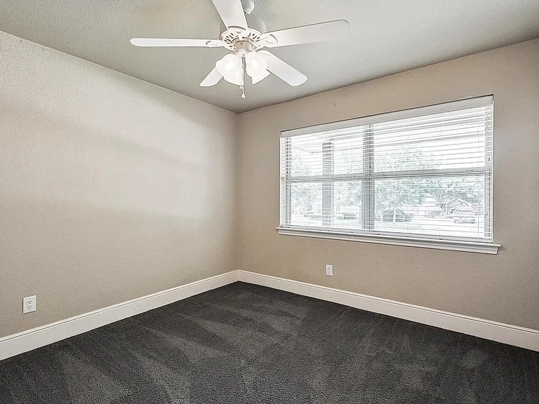 218 Raintree Dr — Photo 11