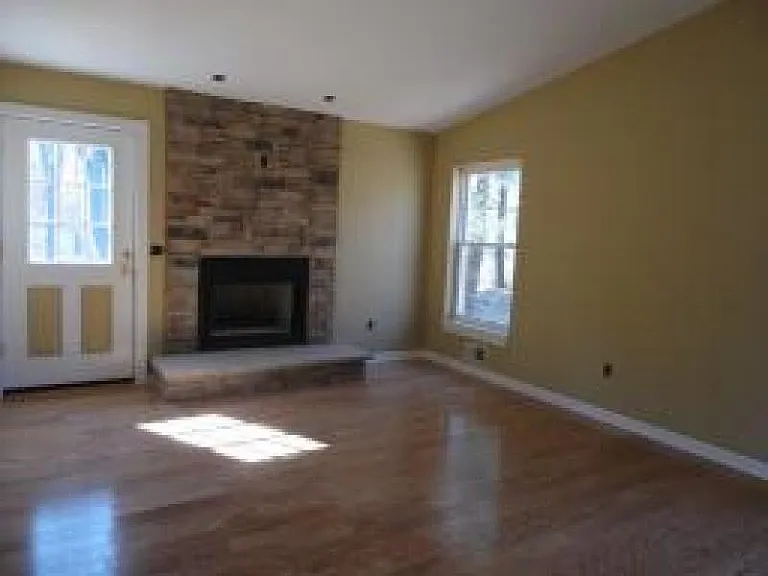 44 Evergreen Ave — Photo 3