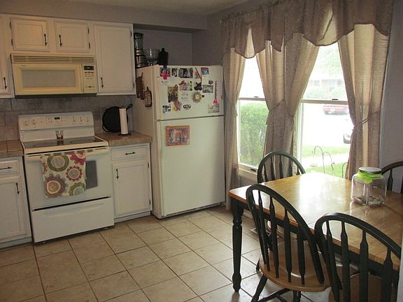 4th image of 22 Liberty Ln #106