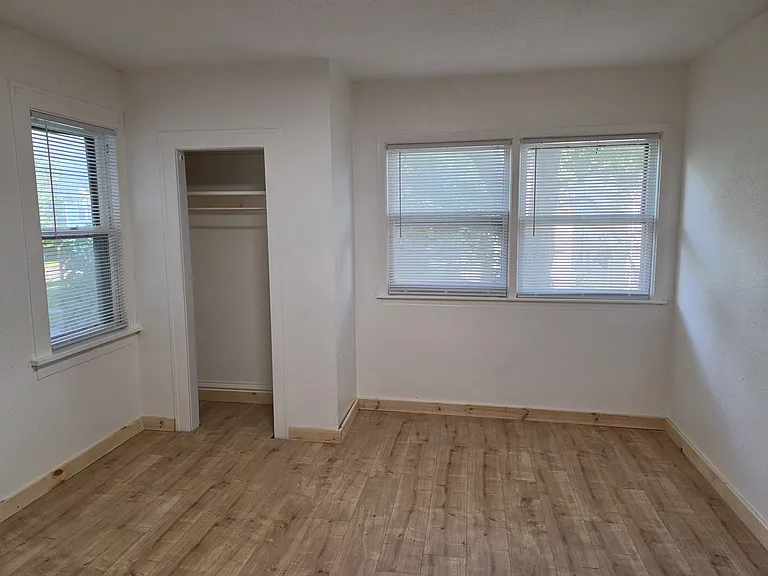 416 N Horsman St #4 — Photo 4