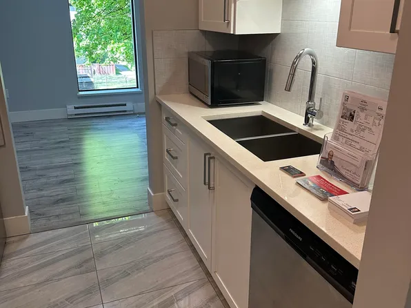 365 Ginger Dr #304, New Westminster, BC V3L 5L5