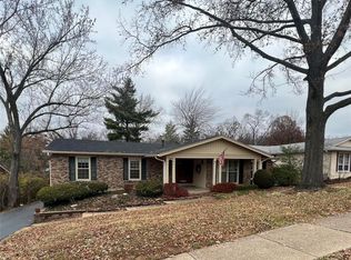 505 Glan Tai Dr, Ballwin, MO