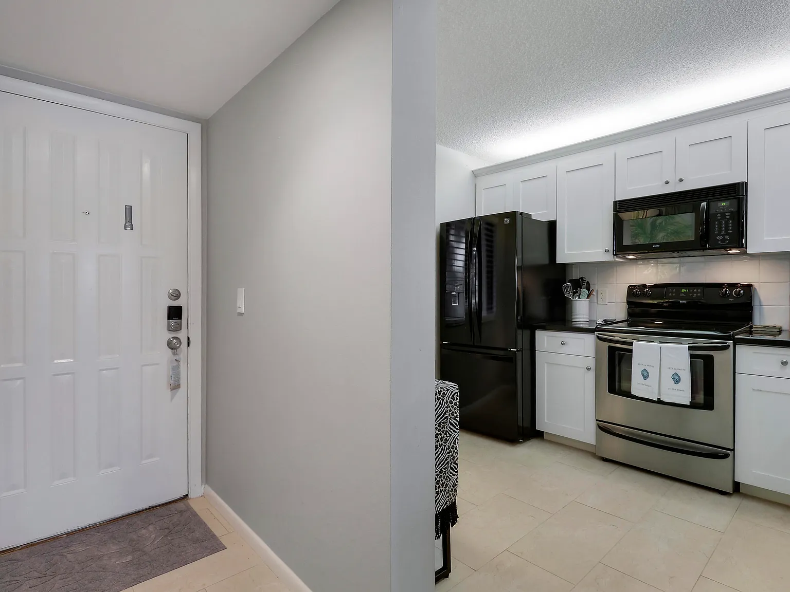 2 bed, 2.0 bath, 1385 sqft, $6,500 — Photo 4