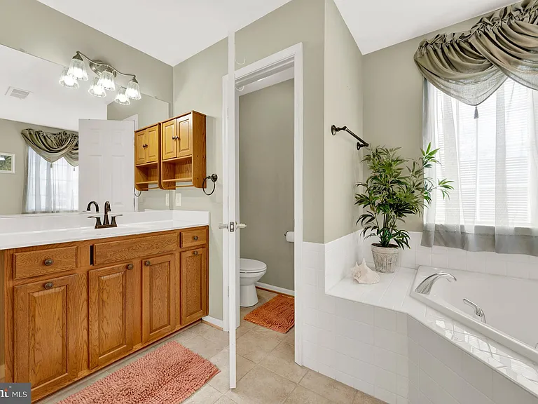533 Rubens Cir — Photo 35