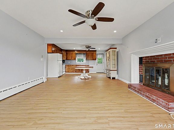 4th image of 884 Wood Avenue