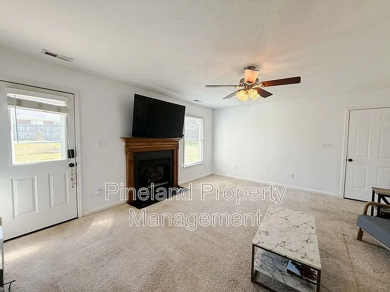 815 Zapata Ln — Photo 16