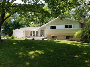 7631 N Santa Monica Blvd, Fox Pt, WI 53217