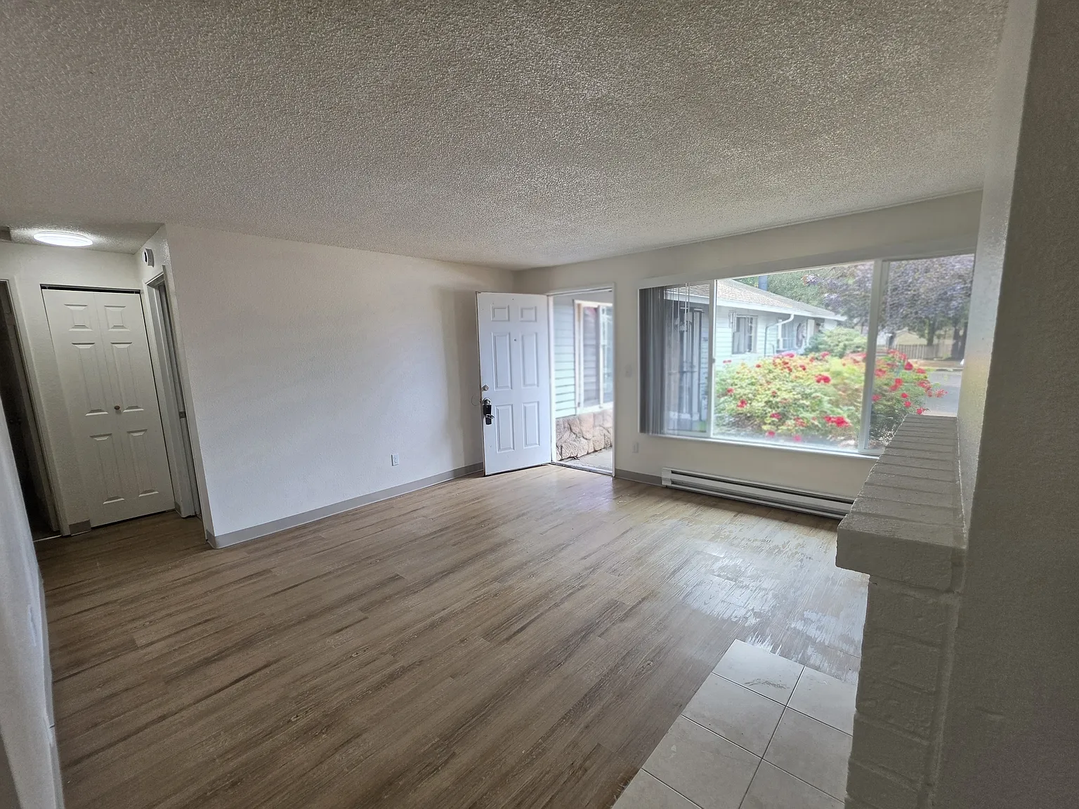 2 bed, 850 sqft, $1,495 — Photo 2