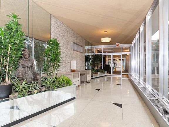 4th image of 3950 N Lake Shore Dr APT 1402A