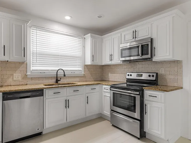 425 Perkins Dr — Photo 13