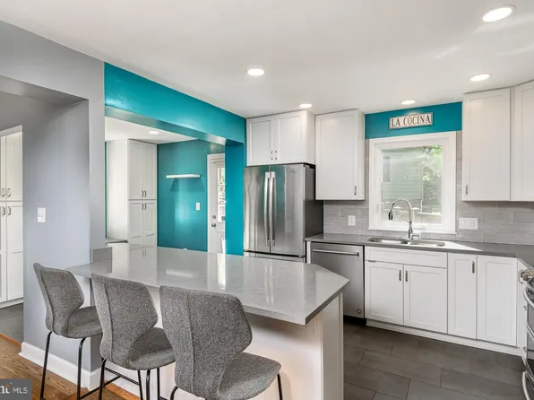 1304 Croton Dr, Alexandria, VA 22308