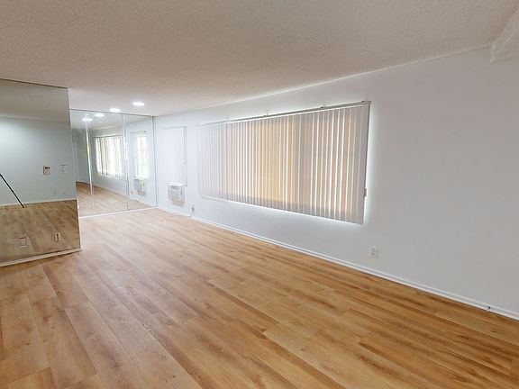 3rd image of 337 N Palm Dr #3