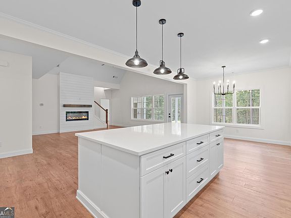 3rd image of 2424 Fischer Rd