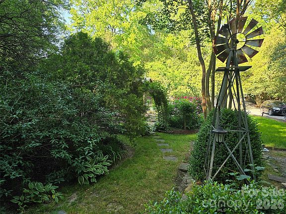 4th image of 10112 Idlewild Rd