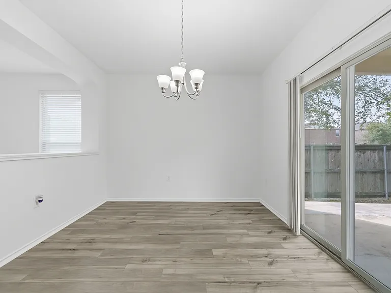 11200 Drumellan St — Photo 27