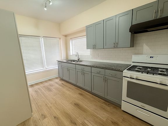 3rd image of 1228 Oak Ave #1A