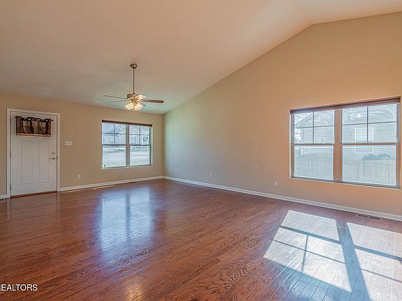 5th image of 647 Coronado Crest Rd