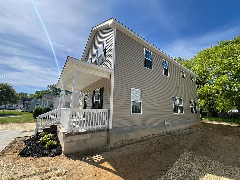 606 Mason Ave — Photo 3