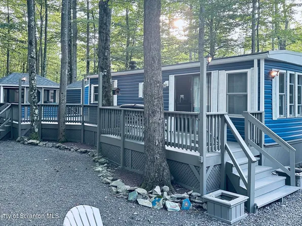 128 Oak Pl, Gouldsboro, PA 18424