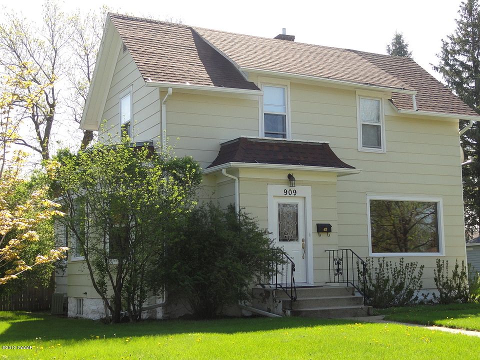 1st image of 909 Cedar St