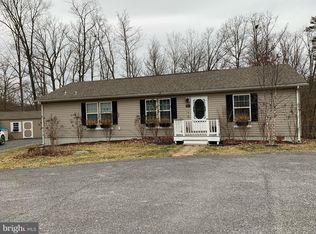 232 Key Ln, Berkeley Springs, WV 25411