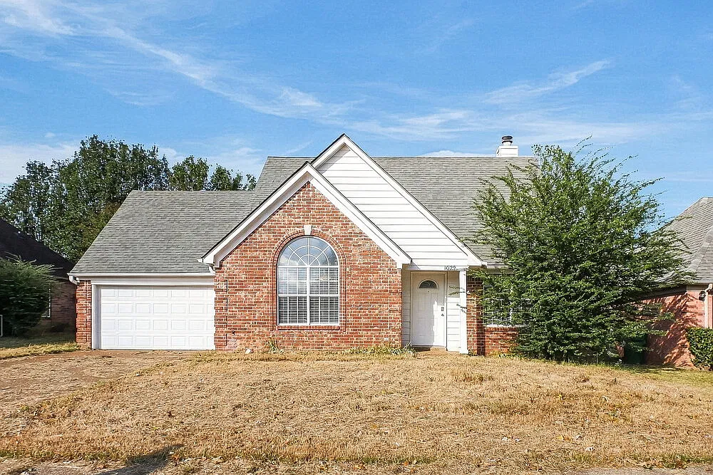 4 bed, 2.5 bath, 1800 sqft, $1,885 — Photo 1