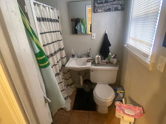3rd image of 2422 32nd St #C