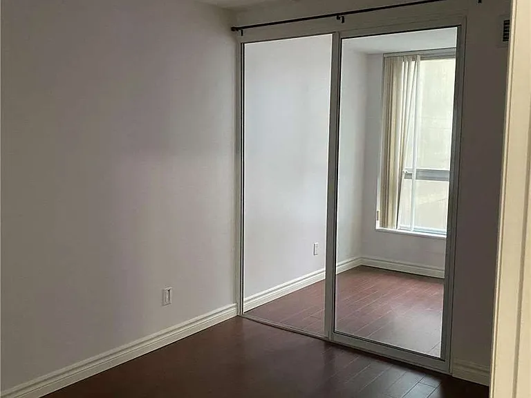 55 Bloor St E #709 — Photo 11