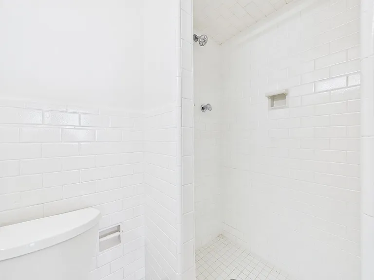 Morris Apartments — Photo 11