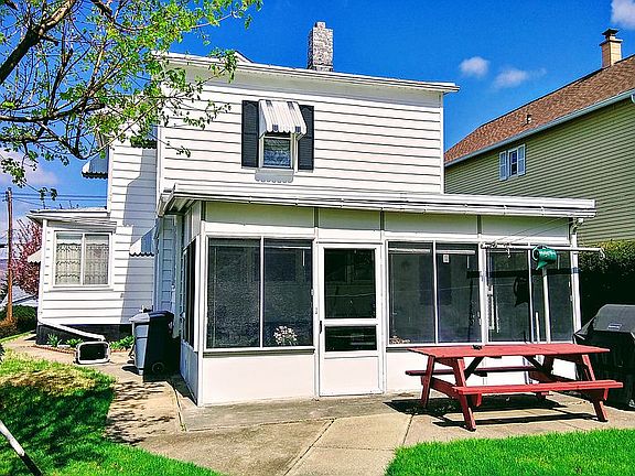 Back Patio/Picnic Area