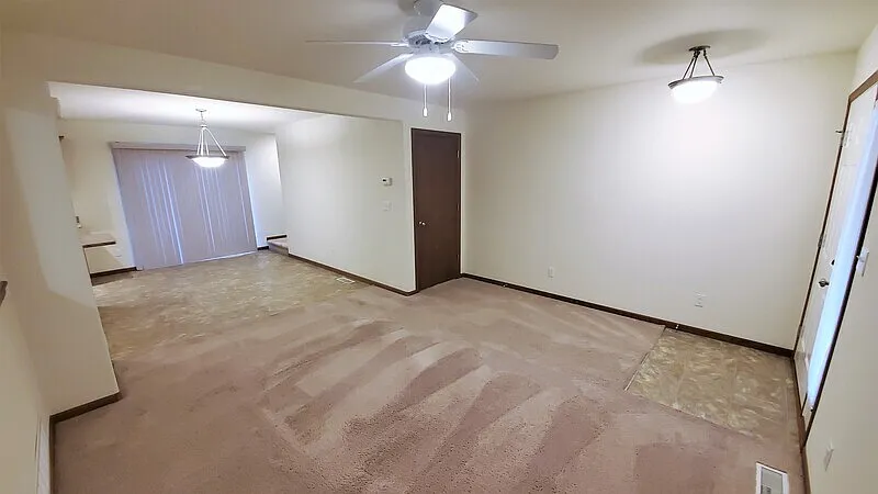3 bed, 2.5 bath, 1446 sqft, $2,000 — Photo 4