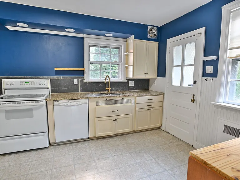 2302 Rudy Rd — Photo 5