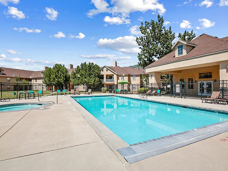 Rose Cove Apartment Homes — Photo 6