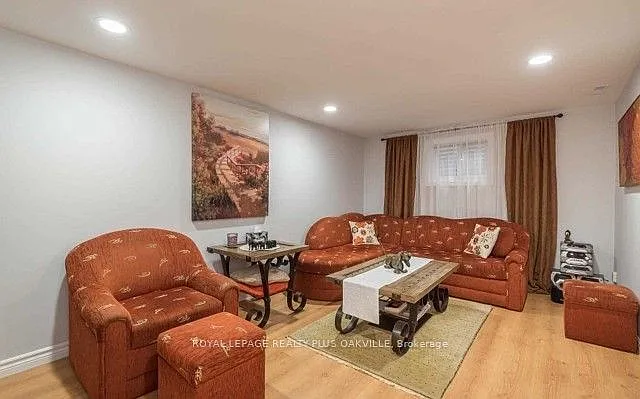 3576 Ash Row Cres #LOWER — Photo 3