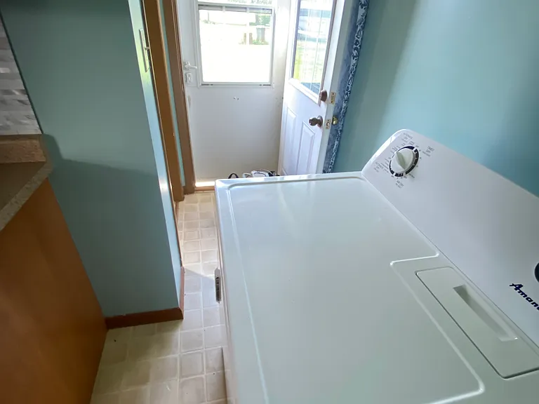141 E South St — Photo 14