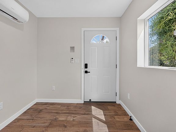 3rd image of 4547 Bartlett Ave