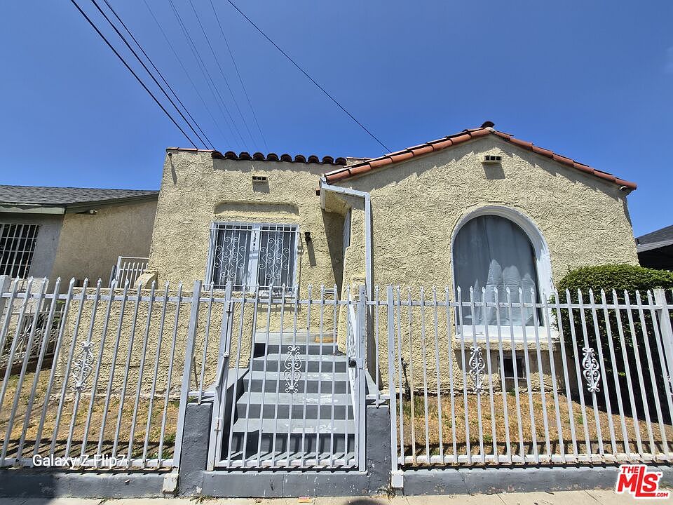 1st image of 1241 W 43rd St