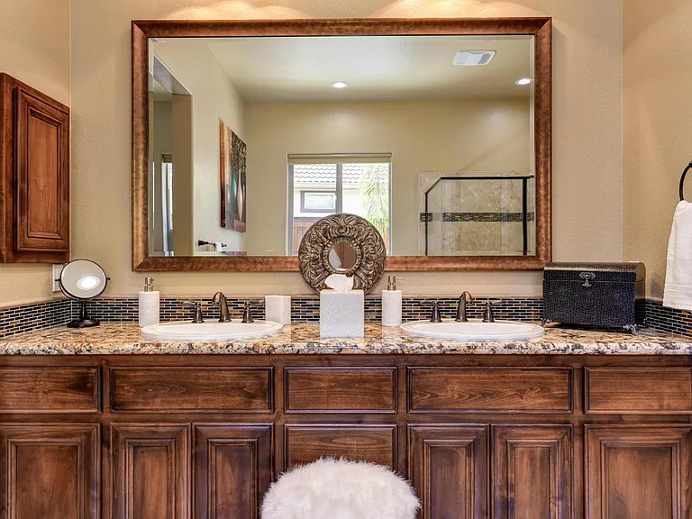 1410 W Colonial Pkwy — Photo 12