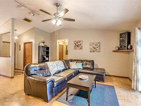 4th image of 2611 Gramercy Dr
