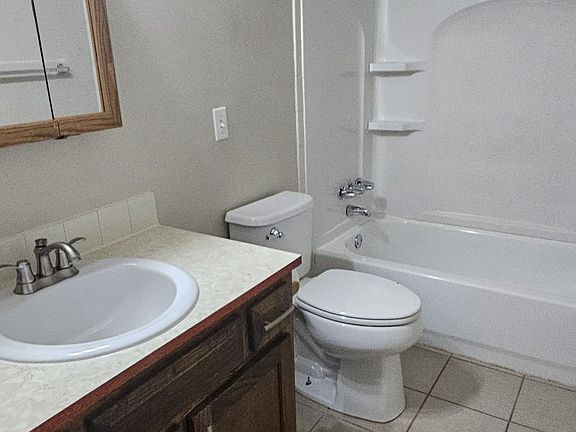 2nd image of 524 Beach St #524
