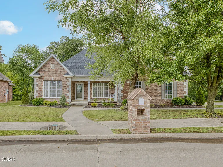 2813 Waters Edge Blvd — Photo 2