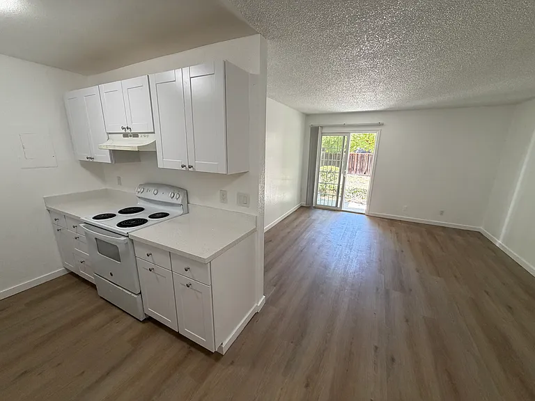 Sierra Vista Apartments — Photo 4
