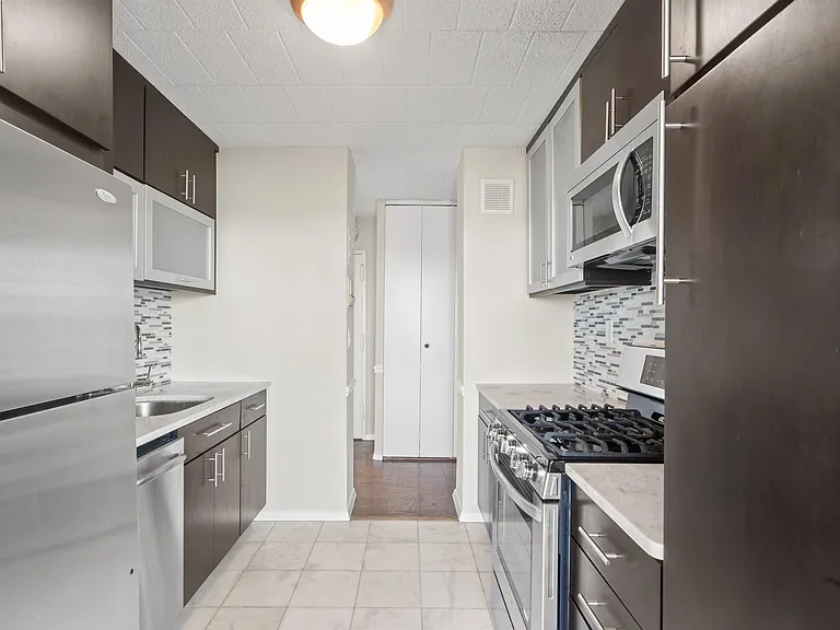 9060 Palisade Ave #706 — Photo 3