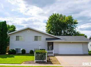 1419 Lawrence Ave, Camanche, IA 52730