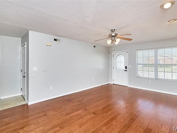 3rd image of 1001 Cool Valley Dr #A